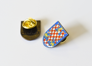 Odznak s moravskou orlicí na modrém poli, výška 20 mm, uchycení pin