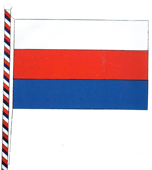 Protektorátní vlajka sestávající ze tří vodorovných pruhů v bílé, červené a modré barvě.