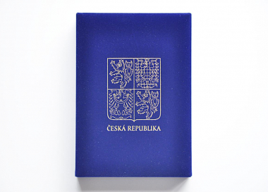 Reprezentativní sametová krabička s velkým státním znakem