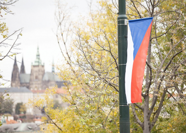 Komplet „Republika“- sloupový vlajkový výložník s ramenem a českou vlajkou