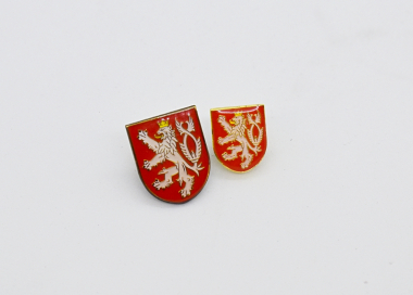 Odznak malý státní znak s českým lvem nabízíme ve dvou velikostech, uchycení pin