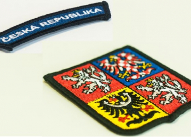 Ukázka vyšívané domovenky ČESKÁ REPUBLIKA v kombinaci s vyšívaným velkým státním znakem ČR