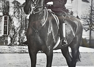 Dobová černobílá jezdecká fotografie Tomáše Garrigue Masaryka.