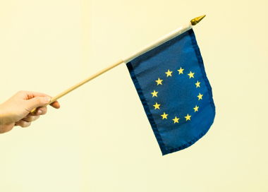  Mávací vlaječka EU v menším provedení