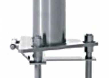 Sklopná kovová pozinkovaná patka pro jednoduchou instalaci stožáru