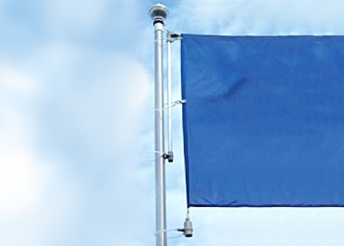Ukázka upevnění vlajky na otočném ramenu Windtracker