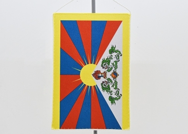 Stolní vlaječka Tibetu na zavěšení.
