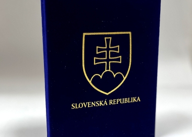 Reprezentativní krabička se státním znakem Slovenska pro uložení starostenského odznaku