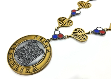 Závěsný odznak pro starosty zlatostříbrný se zdobným řetězem s trikolorovými trojlístky
