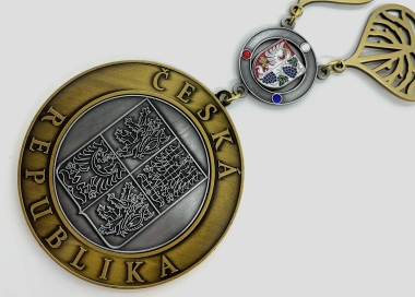 Závěsný odznak pro starosty zlatostříbrný se zdobným řetězem s vlastním heraldickým znakem obce/města