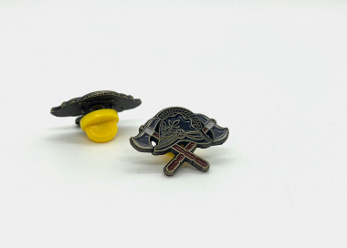 Odznak, hasičská helma s vylitím barev, starozlato, silikonový pin