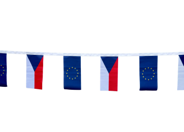 Vlajkový provazec s praporky ČR a EU