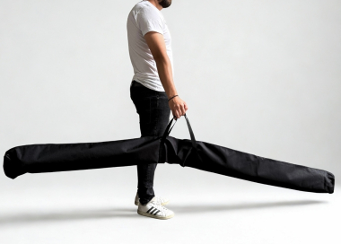 Přepravní obal na mobilní hliníkový stožár (teleskopický) – ukázka při nošení