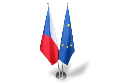 Komplet stojanu s průměrem 35 cm s interiérovými vlajkami ČR a EU.