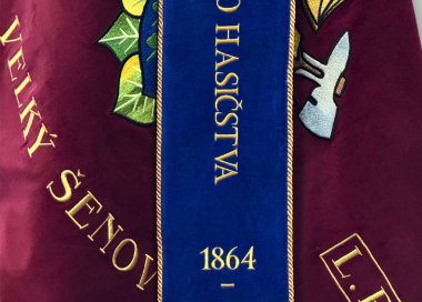 Slavnostní stuha 160 let, s tradičními hasičskými motivy