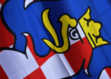 Detail moravské vlajky modré s orlicí