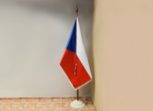 Sada - saténová vlajka ČR, jednodílná žerď, pískovcový stojan, praporová šňůra