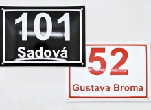 Smaltovaná domovní tabulka s číslem popisným, orientačním dle brněnské normy 