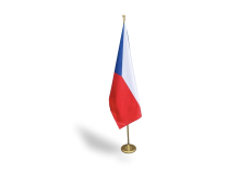 Interiérová tištěná vlajka České republiky umístěná na stojanu.
